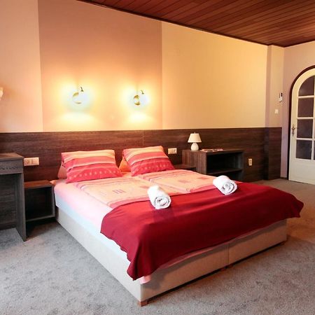 Emi Vendeghaz Hotel Balatonszemes Bagian luar foto