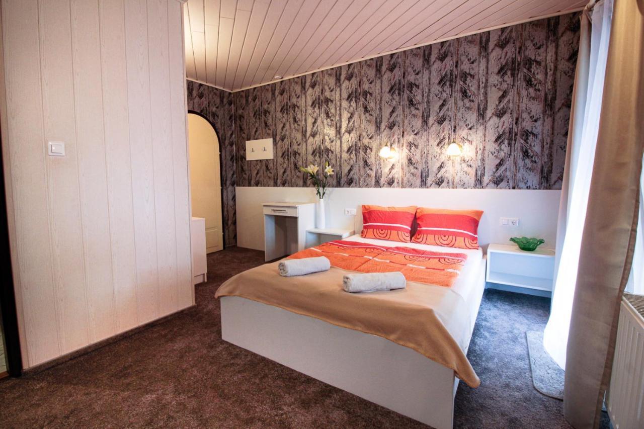 Emi Vendeghaz Hotel Balatonszemes Bagian luar foto