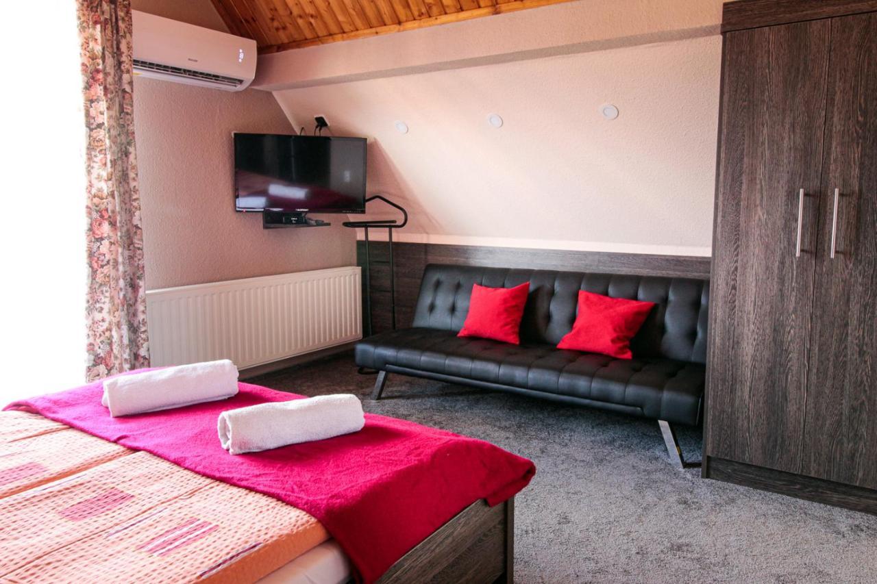 Emi Vendeghaz Hotel Balatonszemes Bagian luar foto