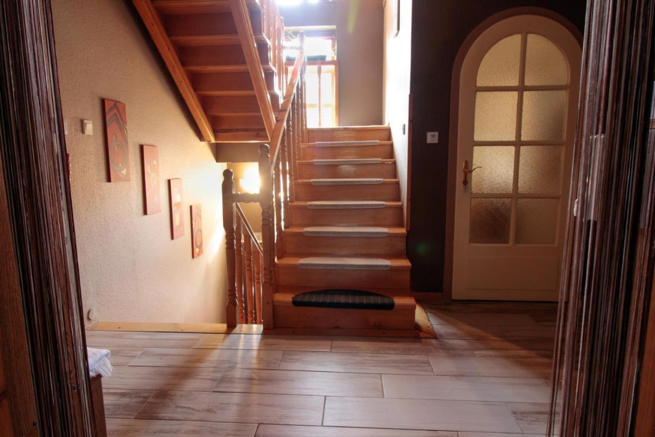 Emi Vendeghaz Hotel Balatonszemes Bagian luar foto