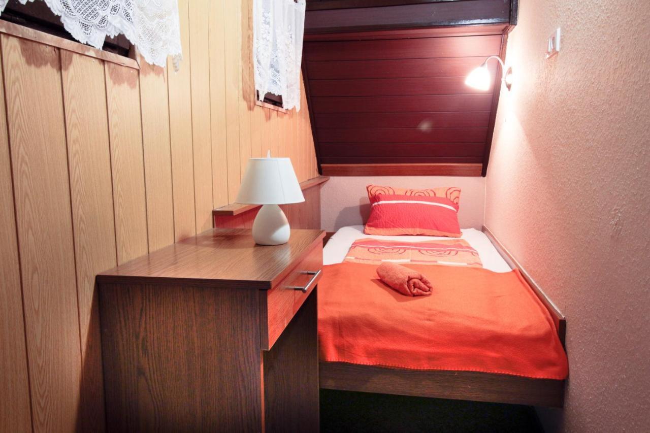 Emi Vendeghaz Hotel Balatonszemes Bagian luar foto
