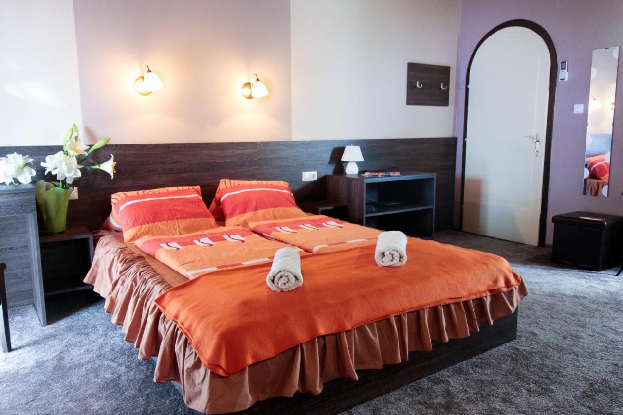 Emi Vendeghaz Hotel Balatonszemes Bagian luar foto