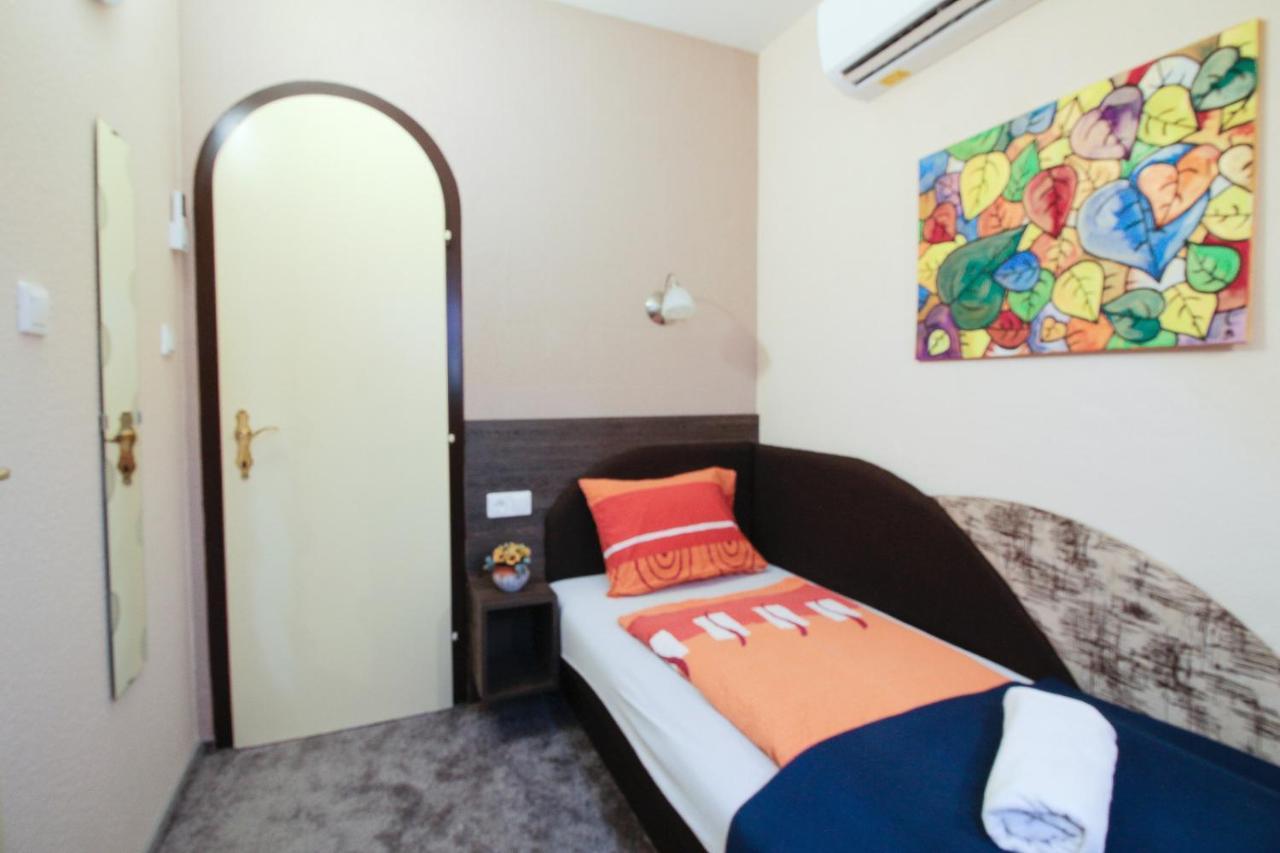 Emi Vendeghaz Hotel Balatonszemes Bagian luar foto