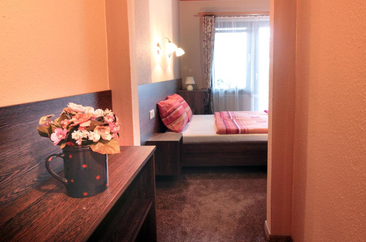 Emi Vendeghaz Hotel Balatonszemes Bagian luar foto