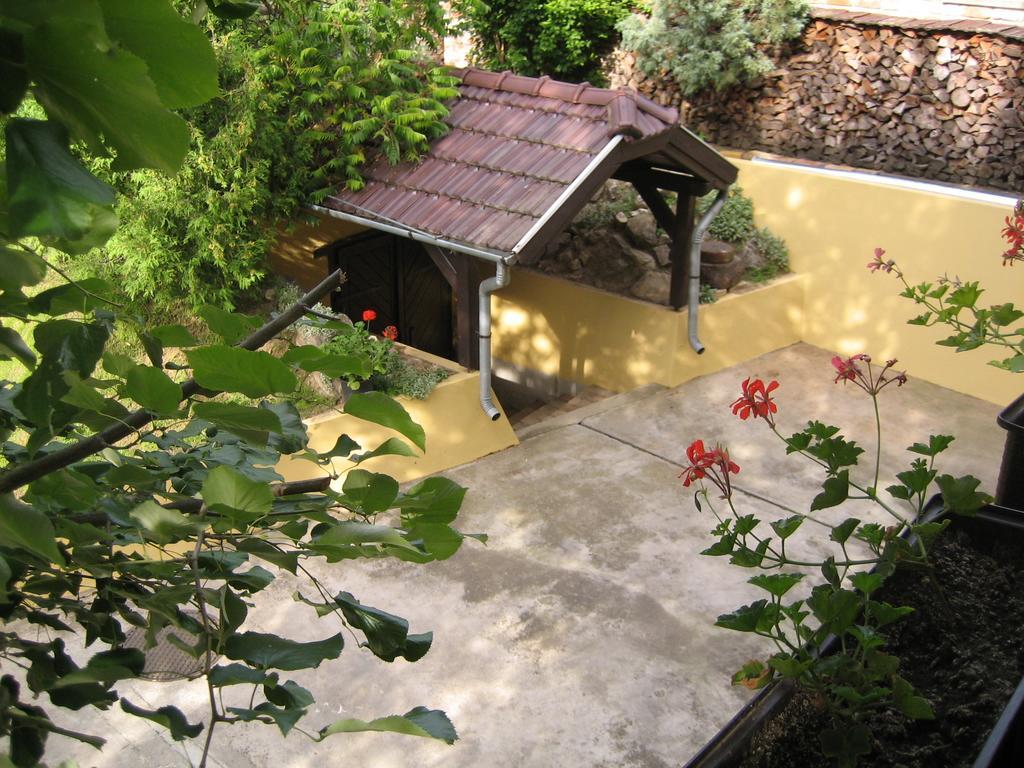 Emi Vendeghaz Hotel Balatonszemes Bagian luar foto
