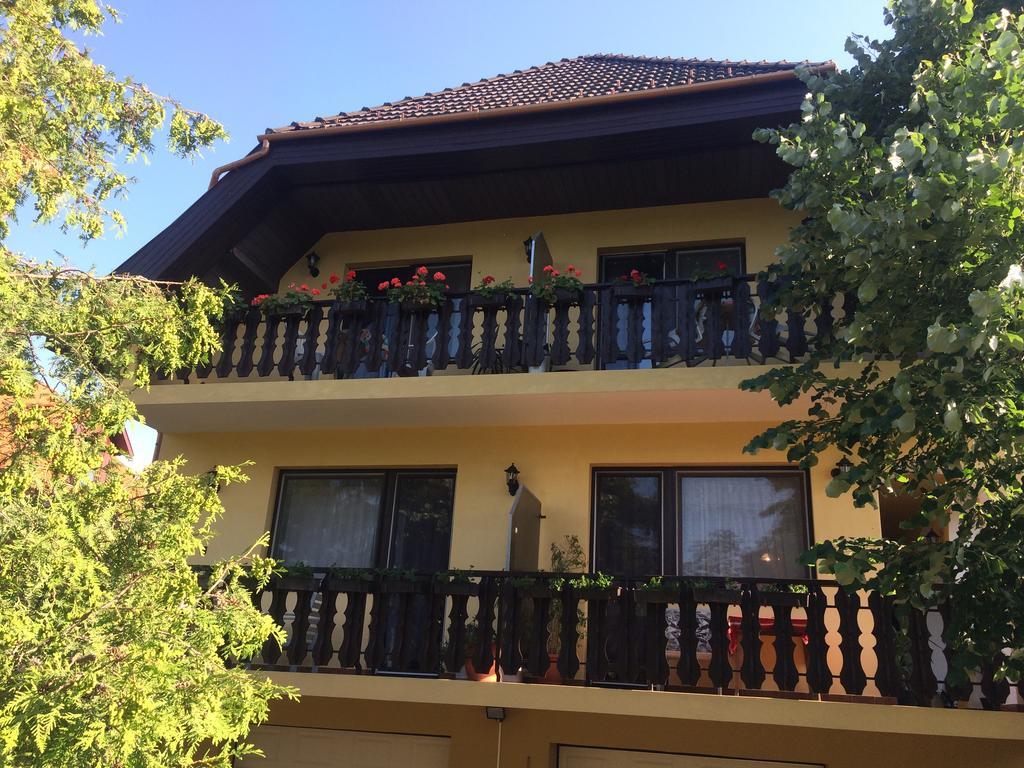 Emi Vendeghaz Hotel Balatonszemes Bagian luar foto