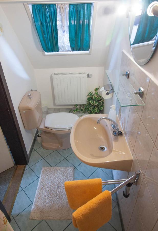 Emi Vendeghaz Hotel Balatonszemes Bagian luar foto