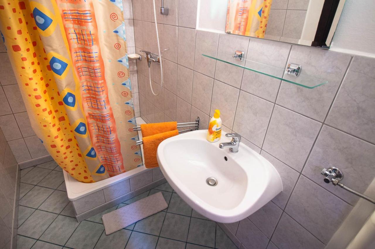 Emi Vendeghaz Hotel Balatonszemes Bagian luar foto