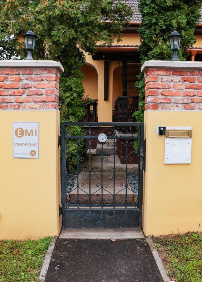 Emi Vendeghaz Hotel Balatonszemes Bagian luar foto