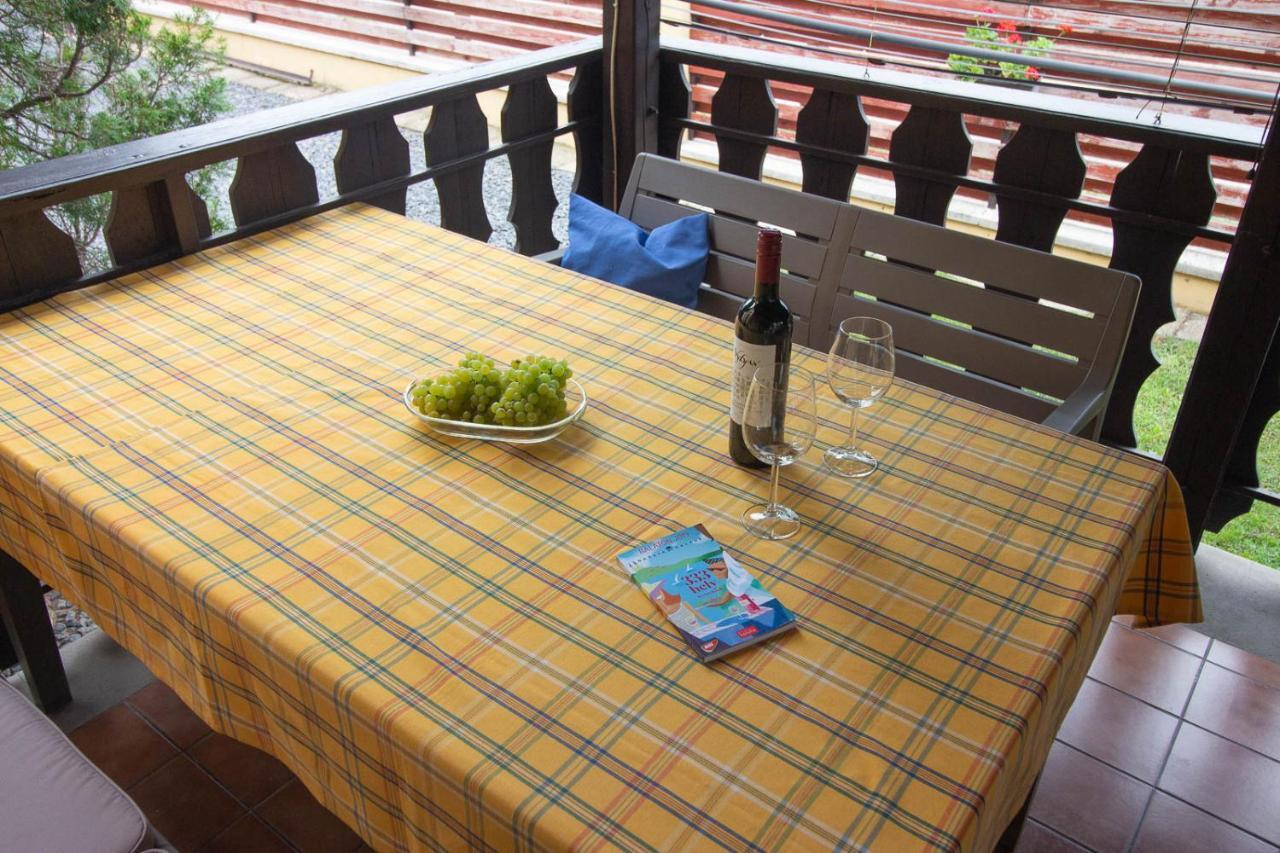 Emi Vendeghaz Hotel Balatonszemes Bagian luar foto