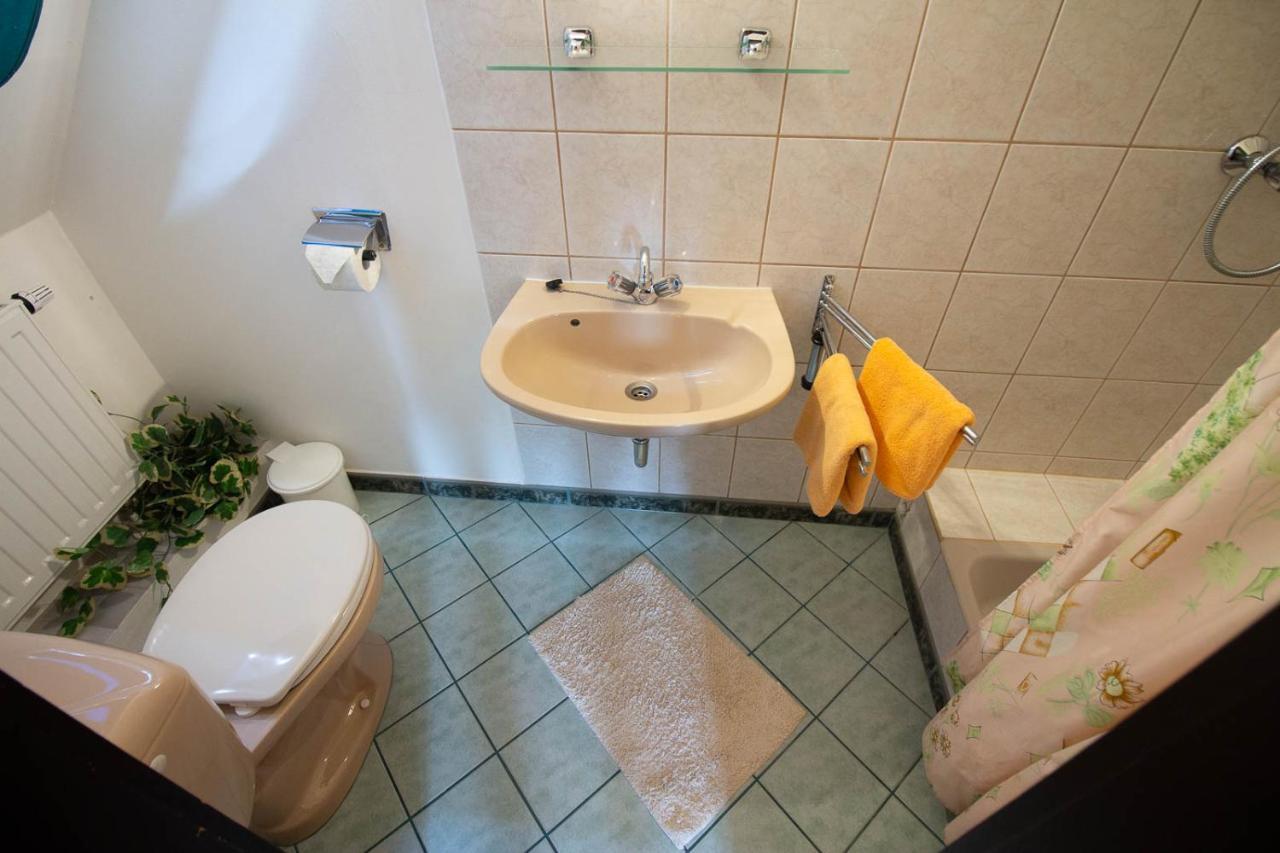 Emi Vendeghaz Hotel Balatonszemes Bagian luar foto